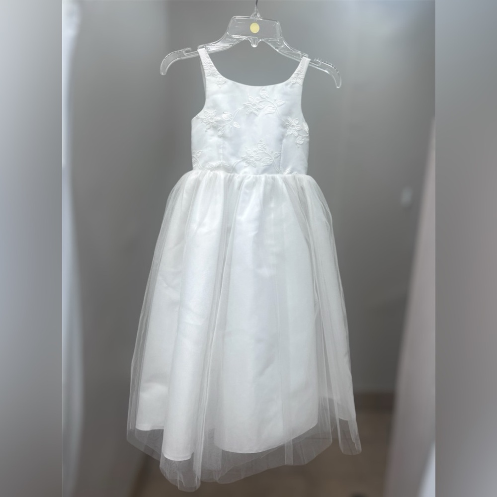 Sweetie Collection White Floral Embroidered Dress Little Girls Size 4 Tie Back